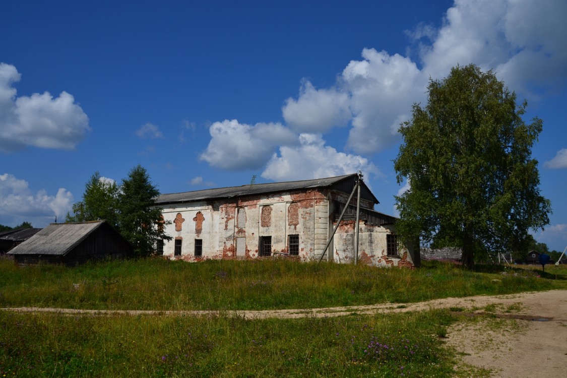 Поповка-Каликинская (Каликинский погост). Церковь Георгия Победоносца. общий вид в ландшафте