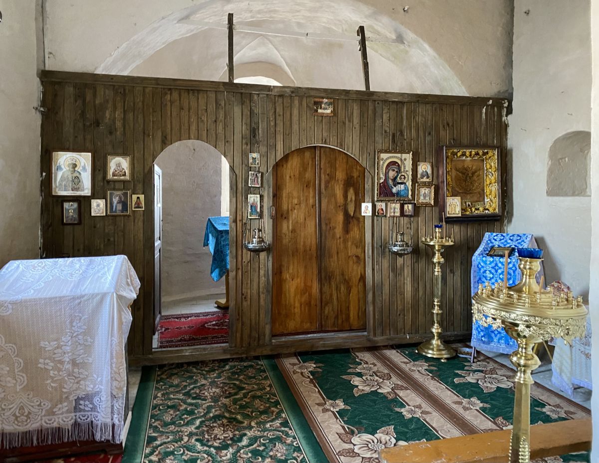 Церковь Троицы Живоначальной, Ликурга (Буйский район, Костромская область). интерьер и убранство, Временное молитвенное помещение в обходной галерее и северной апсиде