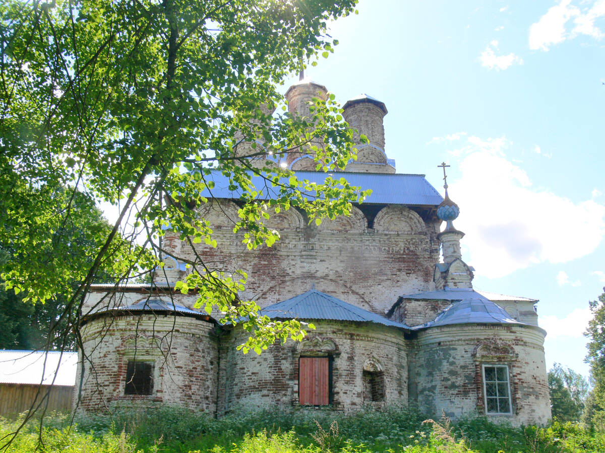 Церковь Троицы Живоначальной, Ликурга (Буйский район, Костромская область). фасады
