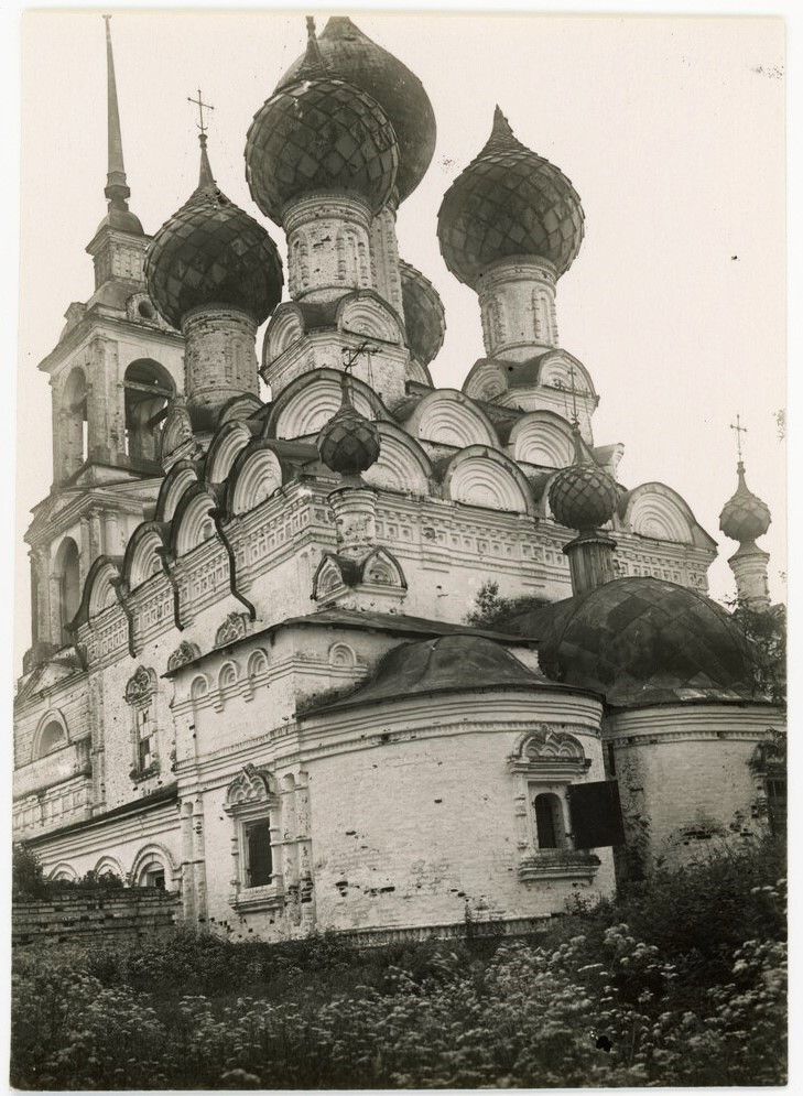 Церковь Троицы Живоначальной, Ликурга (Буйский район, Костромская область). архивная фотография, Общий вид с восточной стороны. Фото 1950-х гг. из фондов Костромского музея-заповедника. (ГК № 65633172)