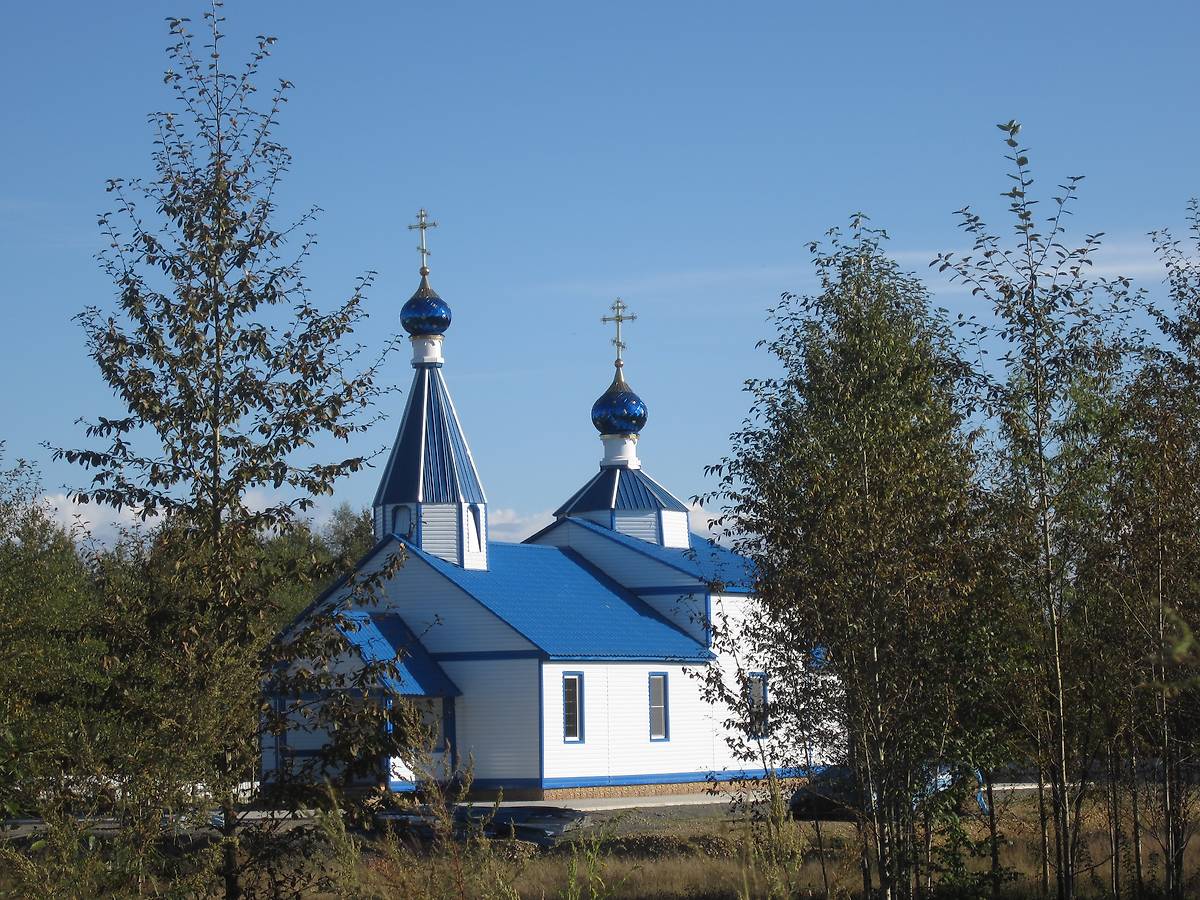 общий вид в ландшафте. Церковь Рождества Пресвятой Богородицы, Февральск (Селемджинский район, Амурская область)