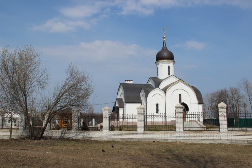 Радужный. Церковь Казанской иконы Божией Матери. общий вид в ландшафте