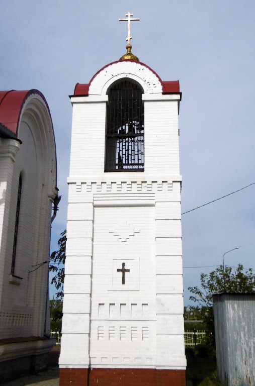 Церковь Петра и Павла, Погромное (Тоцкий район, Оренбургская область). архитектурные детали, Звонница у церкви