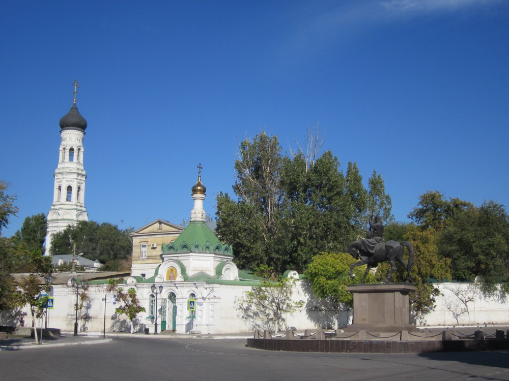 Астрахань. Благовещенский женский монастырь. общий вид в ландшафте