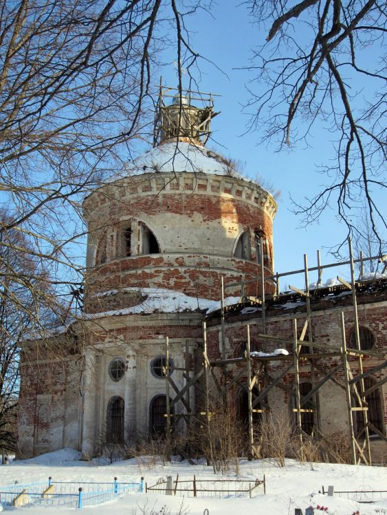 Церковь Казанской иконы Божией Матери, Заречье (Торжокский район и г. Торжок, Тверская область). фасады, Вид на ротондальный основной объем с северо-запада