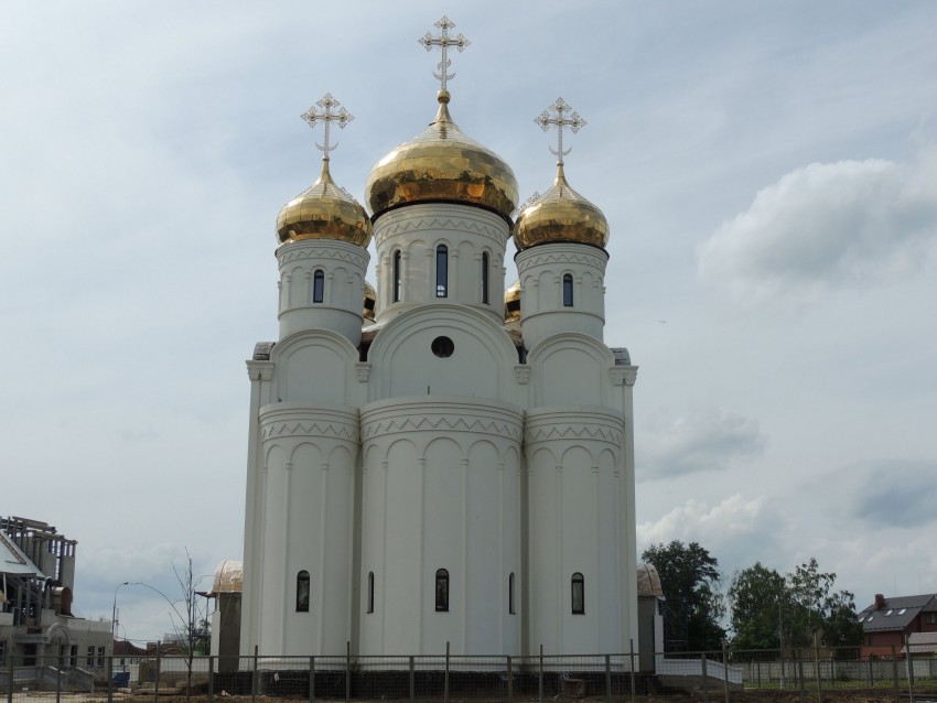 Южное Бутово. Церковь Стефана Пермского в Южном Бутове. фасады, Вид со стороны апсид строящейся церкви