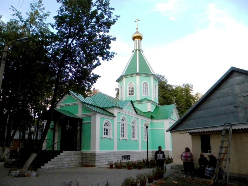 Новомакарово. Монастырь Серафима Саровского. Церковь Серафима Саровского. фасады