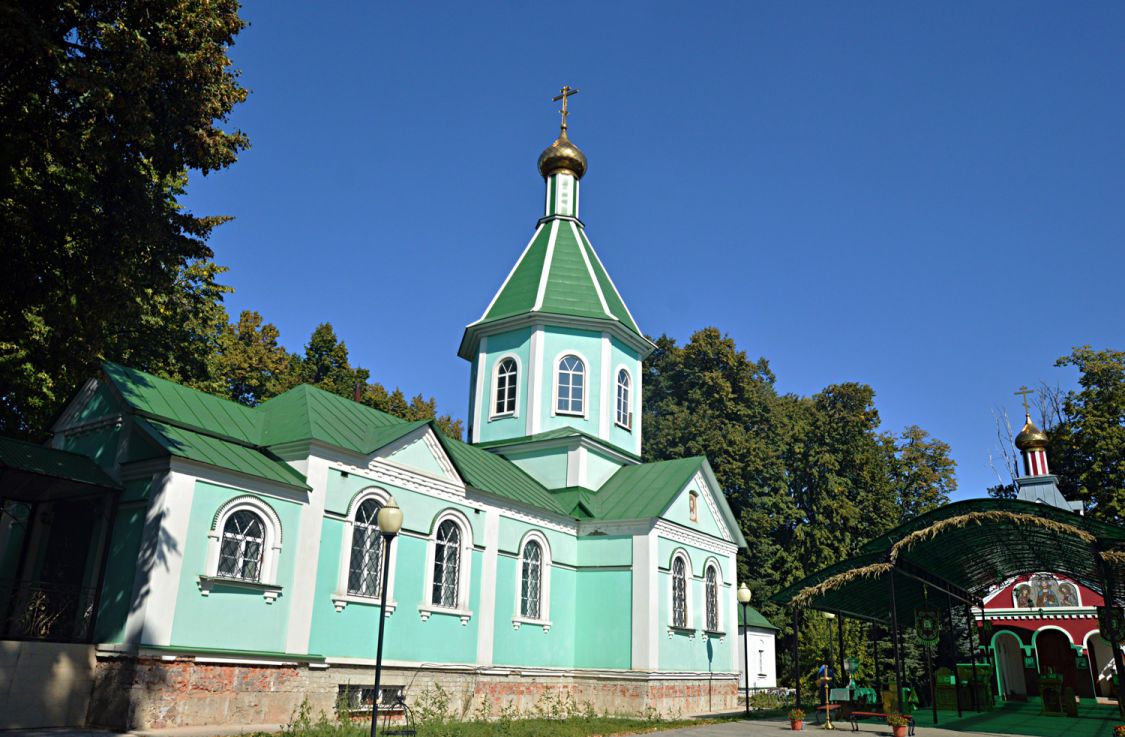 Новомакарово. Монастырь Серафима Саровского. Церковь Серафима Саровского. фасады