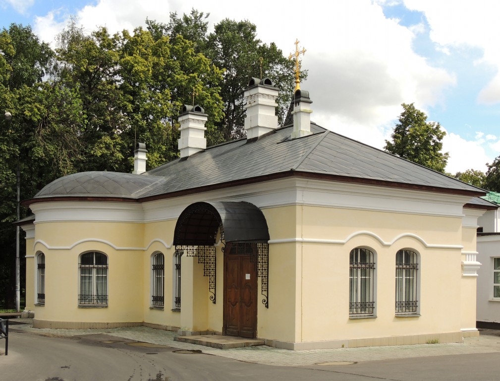 Мещанский. Церковь Воскресения Христова при НИИ скорой помощи имени Н.В. Склифосовского. фасады