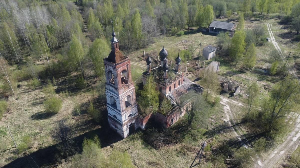 общий вид в ландшафте. Церковь Николая Чудотворца, Никола-Торжок (Нейский район, Костромская область)