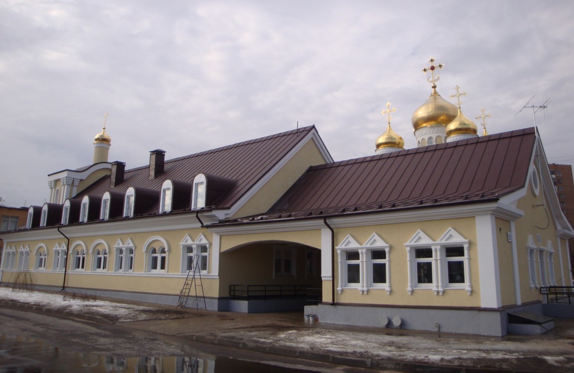 Нагатинский затон. Церковь Спиридона Тримифунтского в Нагатинском затоне. дополнительная информация, Церковь Спиридона, епископа Тримифунтского, в Нагатинском Затоне. Дом причта