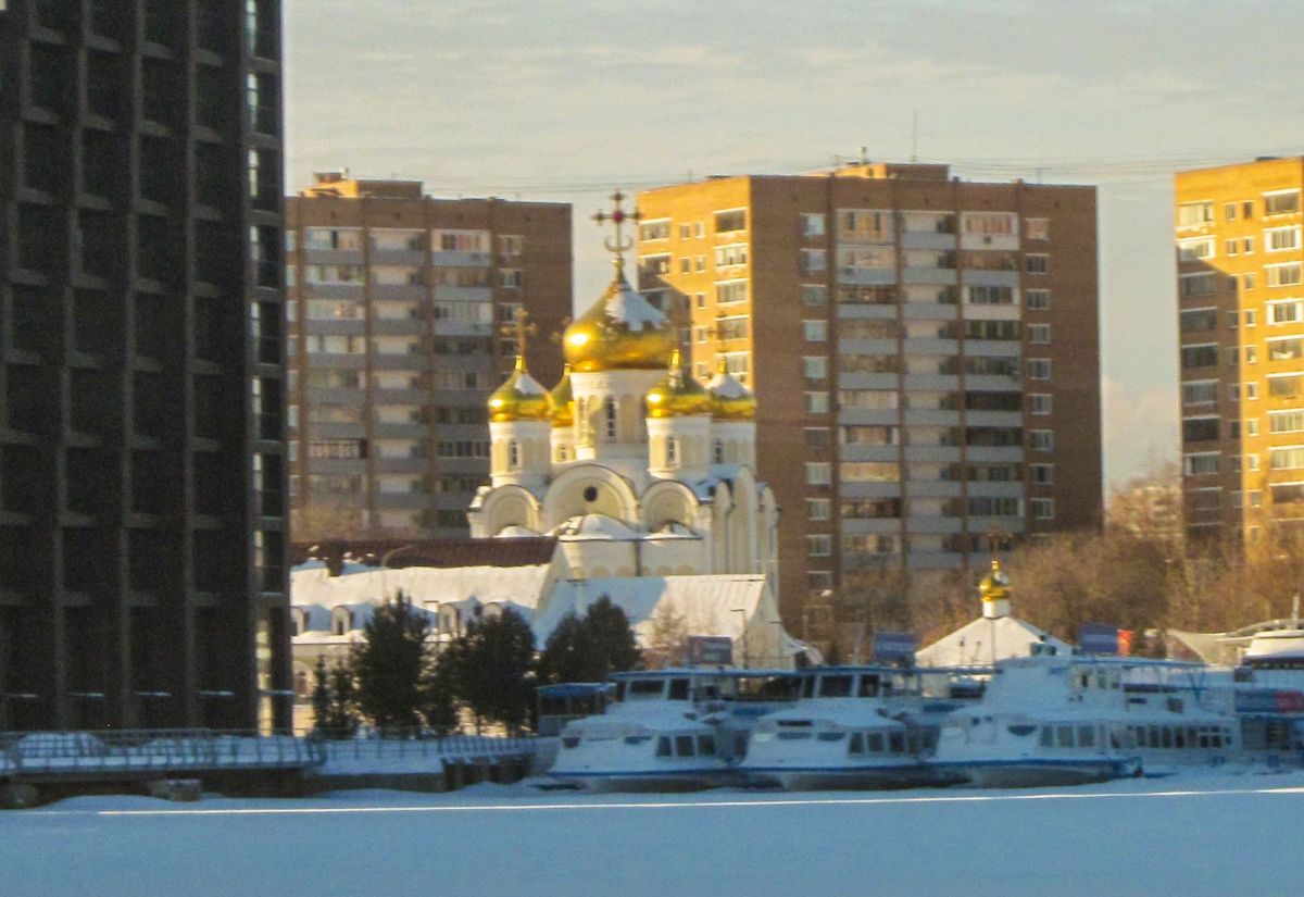 Нагатинский затон. Церковь Спиридона Тримифунтского в Нагатинском затоне. дополнительная информация, Вид со льда Нагатинского затона.