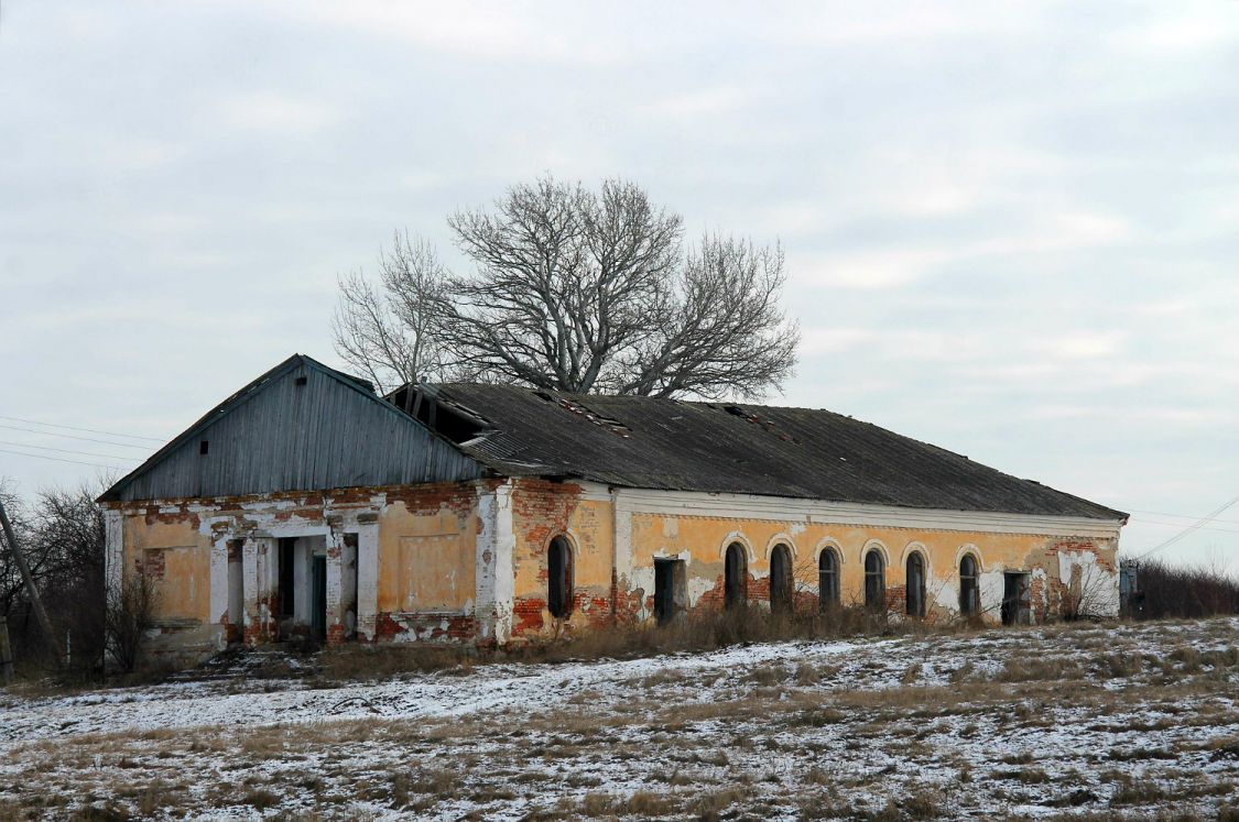 Церковь Михаила Архангела, Семидесятное (Хохольский район, Воронежская область). дополнительная информация, Церковно-приходская школа. Здание 1899-1900гг. постройки.