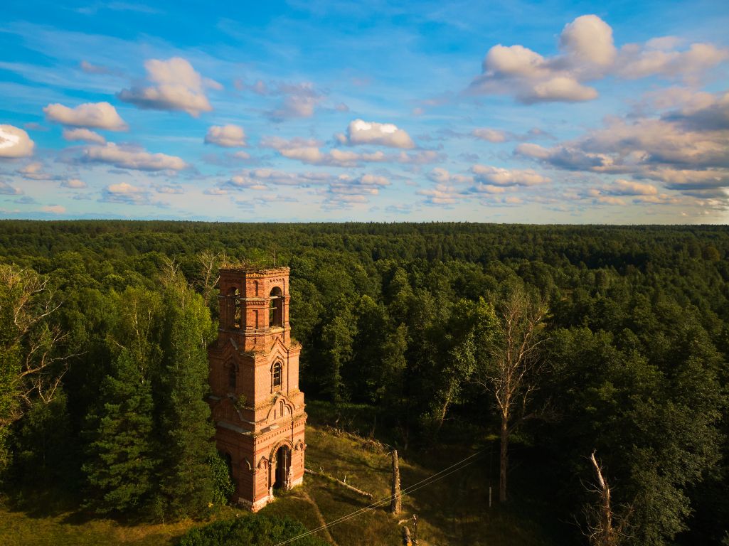 Шеенки (Шеянки, Шеинки). Церковь Параскевы Пятницы. общий вид в ландшафте