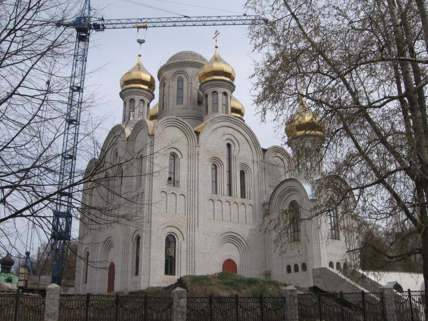 Церковь Владимира равноапостольного на Салтовке, Харьков (Харьков, город, Украина, Харьковская область). документальные фотографии, установка купола