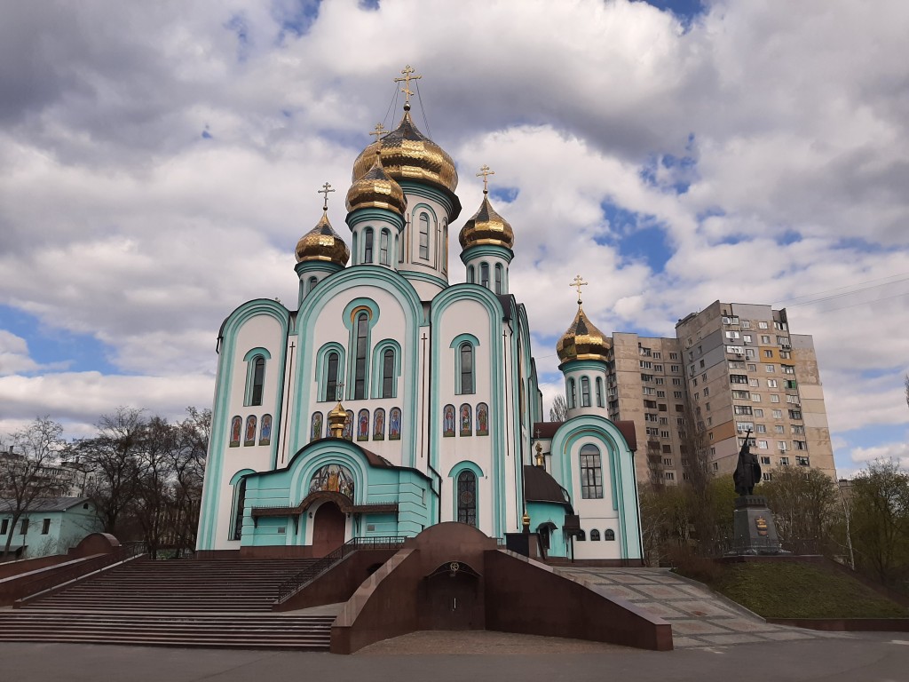 Церковь Владимира равноапостольного на Салтовке, Харьков (Харьков, город, Украина, Харьковская область). фасады, Главный вход, западный фасад