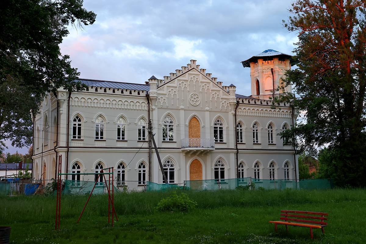 общий вид в ландшафте. Церковь Николая Чудотворца, Авчурино (Ферзиковский район, Калужская область)