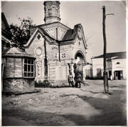 Церковь Воздвижения Креста Господня, Часовня у храма. Фото 1942 г. с аукциона e-bay.de<br>, Алексеевка, Алексеевский район, Белгородская область
