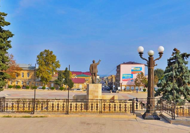 Собор Георгия Победоносца, Дербент (Дербент, город, Республика Дагестан). дополнительная информация, Фото Нафикова Н. С разрешения автора На месте уничтоженного собора установлен монумент  В.И.Ленину