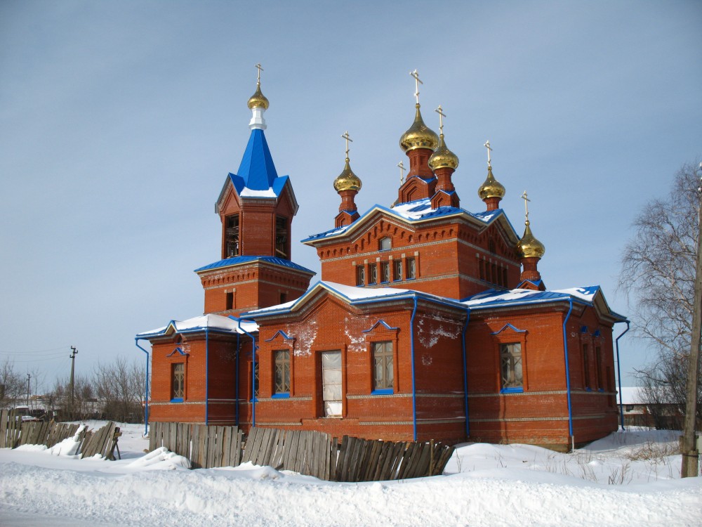 Церковь Успения Пресвятой Богородицы, Красное (Увинский район, Республика Удмуртия). фасады