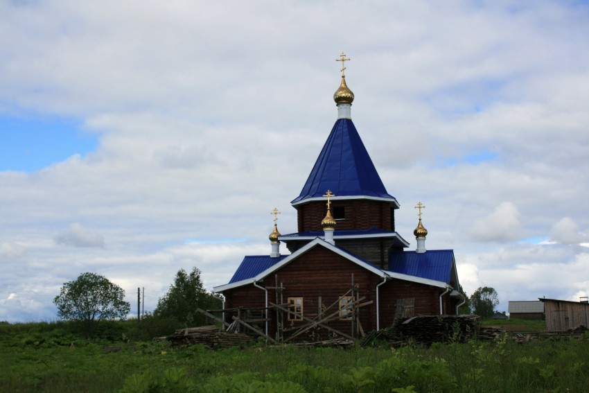 Межадор. Церковь Введения во храм Пресвятой Богородицы. фасады