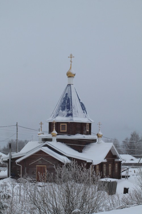 Межадор. Церковь Введения во храм Пресвятой Богородицы. общий вид в ландшафте