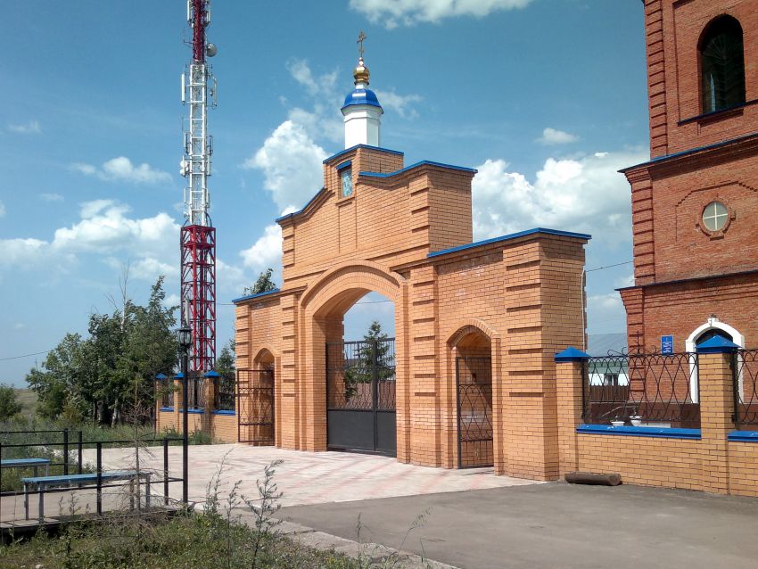 Новошешминск. Церковь Троицы Живоначальной. дополнительная информация, Западные ворота.