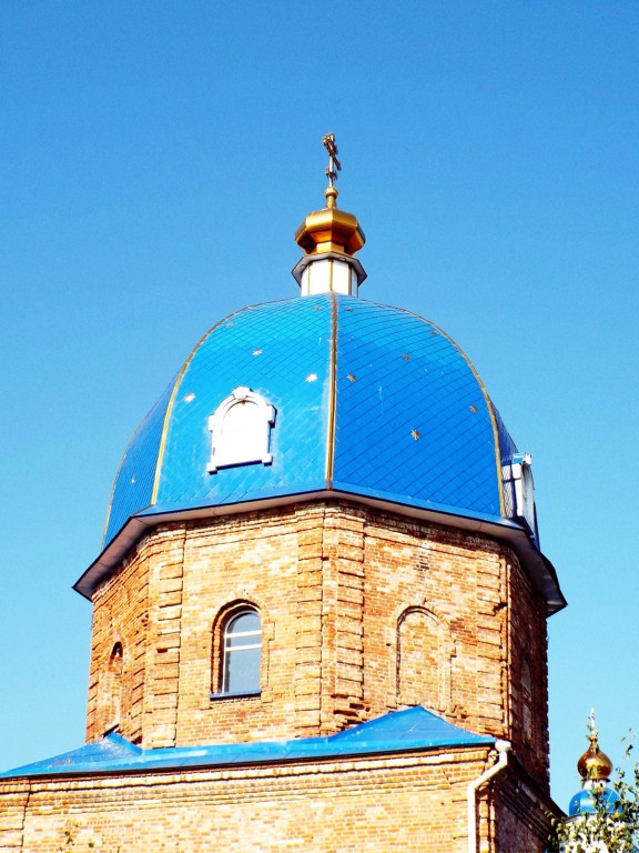 Церковь Троицы Живоначальной, Новошешминск (Новошешминский район, Республика Татарстан). архитектурные детали, Завершение основного объема, с южной стороны.