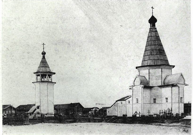 Храмовый комплекс Заостровского погоста, Яковлевская (Заостровье) (Виноградовский район, Архангельская область). архивная фотография, Богородицкая церковь 1726 года и колокольня, вид с юго-востока. Фото 1-й пол. ХХ века, 