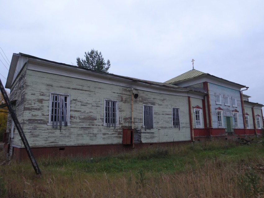 Церковь Рождества Христова, Коскошина (Холмогорский район, Архангельская область). фасады, вид с северо-востока (левая часть - скорее всего, пристройка советского периода)