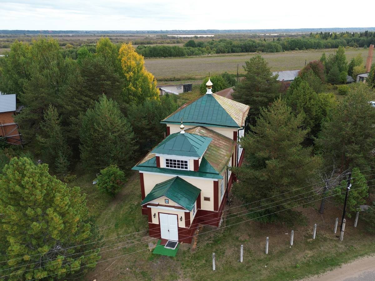 Церковь Рождества Христова, Коскошина (Холмогорский район, Архангельская область). общий вид в ландшафте