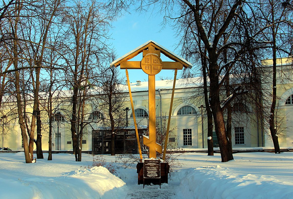 Нижегородский район. Кремль. Собор Спаса Преображения (новый). дополнительная информация, Крест на месте собора