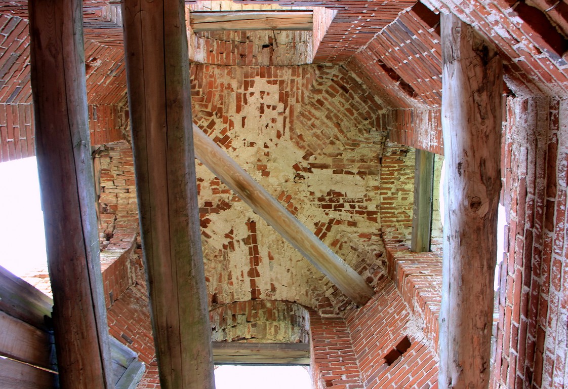 Церковь Петра и Павла, Елёво (Петропавловское), урочище (Белохолуницкий район, Кировская область). интерьер и убранство, Завершение колокольни.
