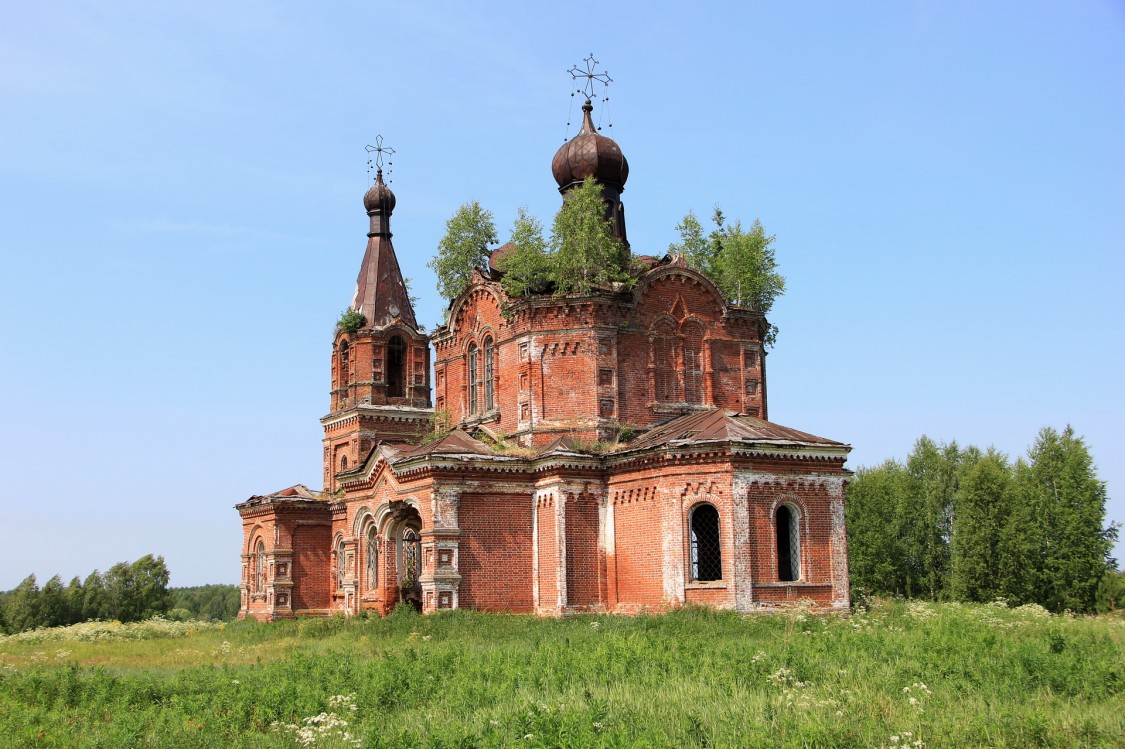 Церковь Петра и Павла, Елёво (Петропавловское), урочище (Белохолуницкий район, Кировская область). фасады