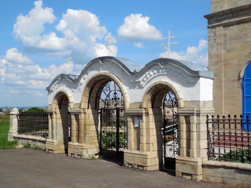 Спиридоновка. Церковь Михаила Архангела. дополнительная информация, Западные ворота.