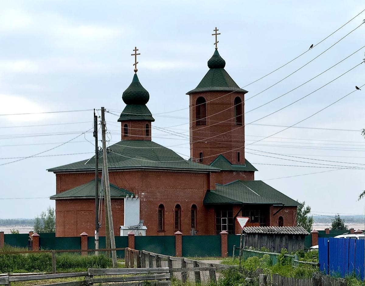 Вид с северо-востока, общий вид в ландшафте. Церковь Николая Чудотворца (поморская), Усть-Цильма (Усть-Цилемский район, Республика Коми)
