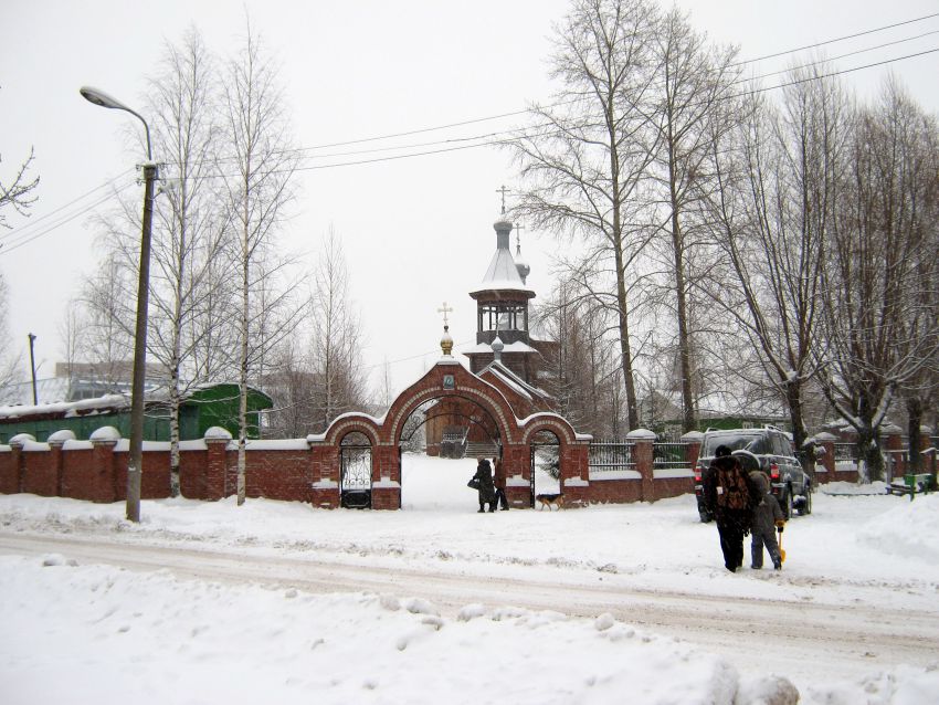 Церковь Казанской иконы Божией Матери, Лянгасово (Вятка (Киров), город, Кировская область). общий вид в ландшафте, Казанская церковь и церковная ограда