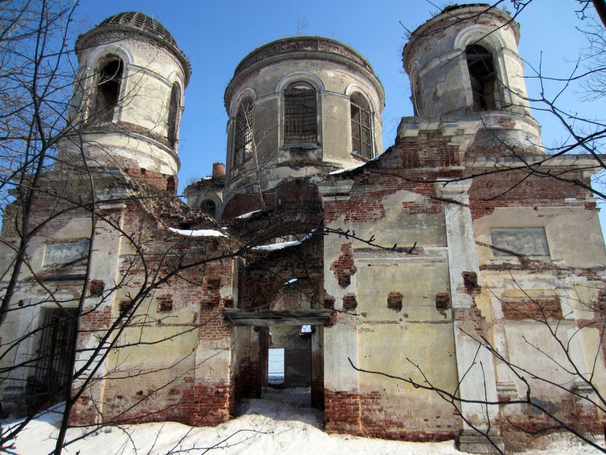 Церковь Троицы Живоначальной на погосте Баранья Гора, Кунино (Кувшиновский район, Тверская область). фасады, Западный фасад