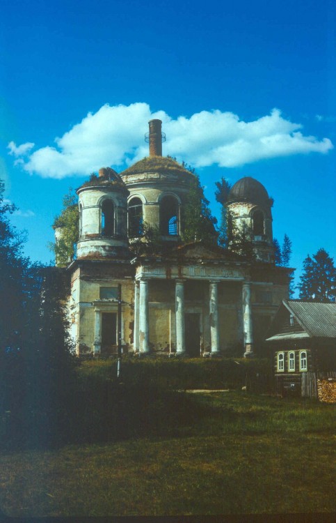Кунино. Церковь Троицы Живоначальной на погосте Баранья Гора. фасады, 1994