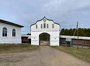 Ульяново. Ульяновский Троице-Стефанов монастырь. Надвратная церковь Гавриила Архангела