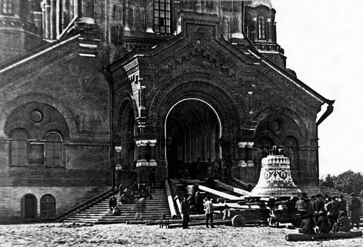 Кафедральный собор Воскресения Христова, Самара (Самара, город, Самарская область). архивная фотография, Поднятие колокола 
