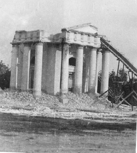 Саратов. Кафедральный собор Александра Невского. архивная фотография, В 1930-1940-е годы собор постепенно демонтировался