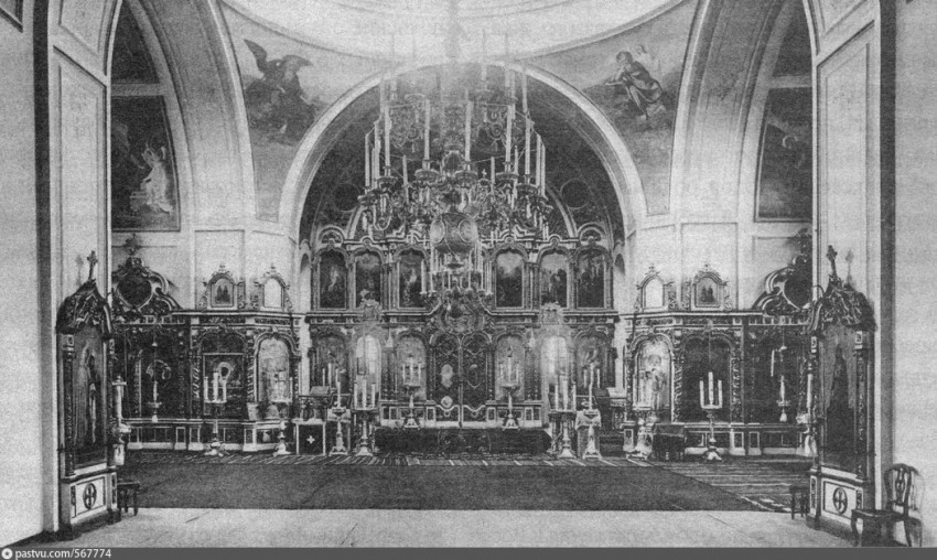 Церковь Воскресения Христова и Александра Невского, Пермь (Пермь, город, Пермский край). архивная фотография, Внутренний вид Воскресенской церкви-Источник:Восставшая из пепла. Часть 2. 1842-1870 / Н. Ф. Аверина, изд-во Пушка, Пермь, 2012