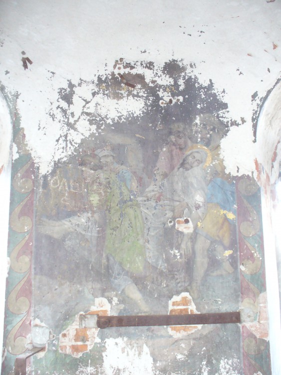 Русские Сарсазы. Церковь Покрова Пресвятой Богородицы. интерьер и убранство, На стенах сохранились остатки росписей. Но они в плохом состоянии.