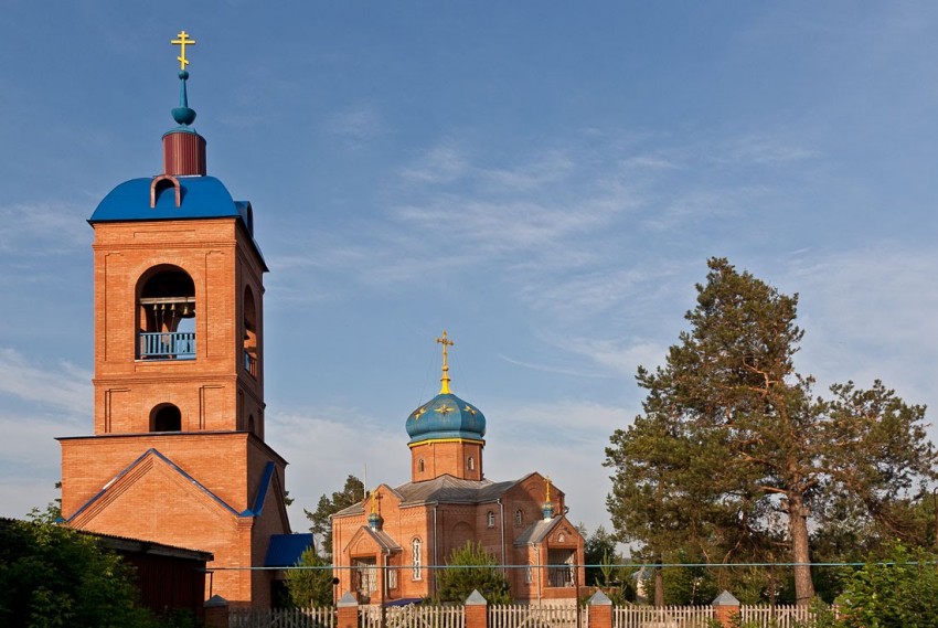 Мулловка. Церковь Рождества Христова (новая). фасады