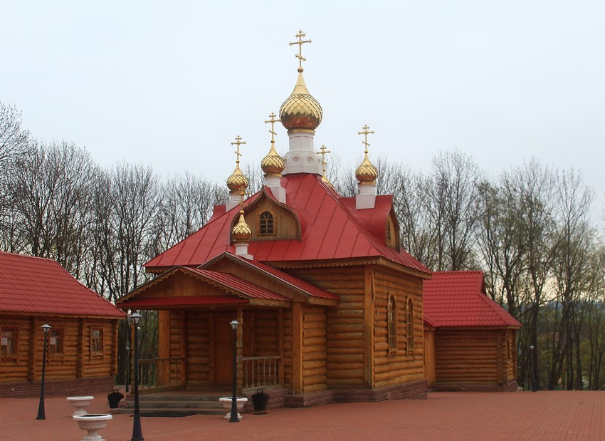 Макаровка. Иоанно-Богословский Макаровский мужской монастырь. Ближний скит. Церковь Новомучеников и исповедников мордовских. фасады