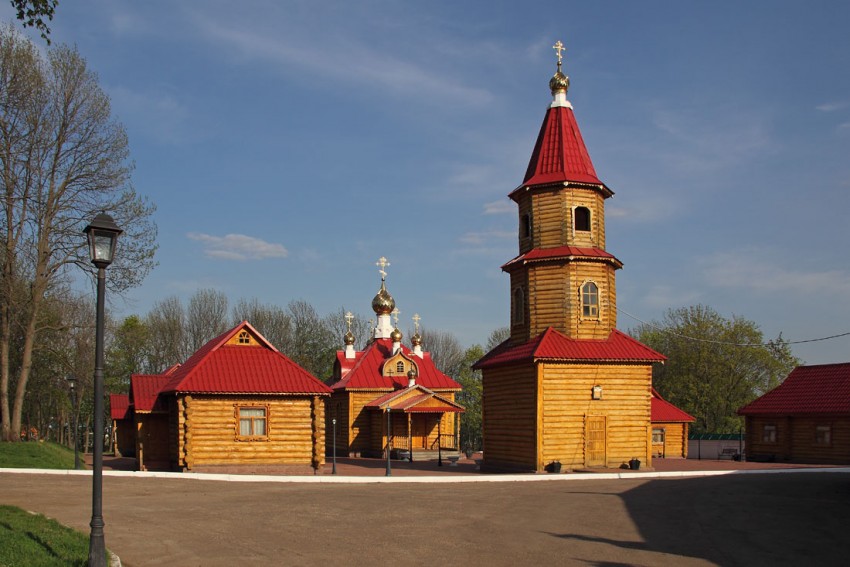 Макаровка. Иоанно-Богословский Макаровский мужской монастырь. Ближний скит. Церковь Новомучеников и исповедников мордовских. фасады