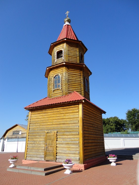 Макаровка. Иоанно-Богословский Макаровский мужской монастырь. Ближний скит. Церковь Новомучеников и исповедников мордовских. фасады, Колокольня.