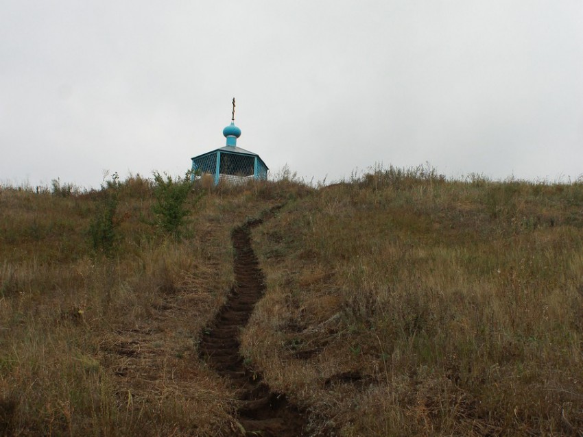 Ерыклинск. Неизвестная часовня. общий вид в ландшафте, Вид с юга, от Ерыклинского святого источника