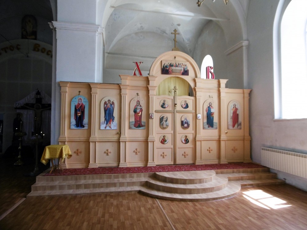 Церковь Тихвинской иконы Божией Матери, Кирсанов (Кирсановский район и г. Кирсанов, Тамбовская область). интерьер и убранство, Действующий правый придел восстанавливаемой церкви